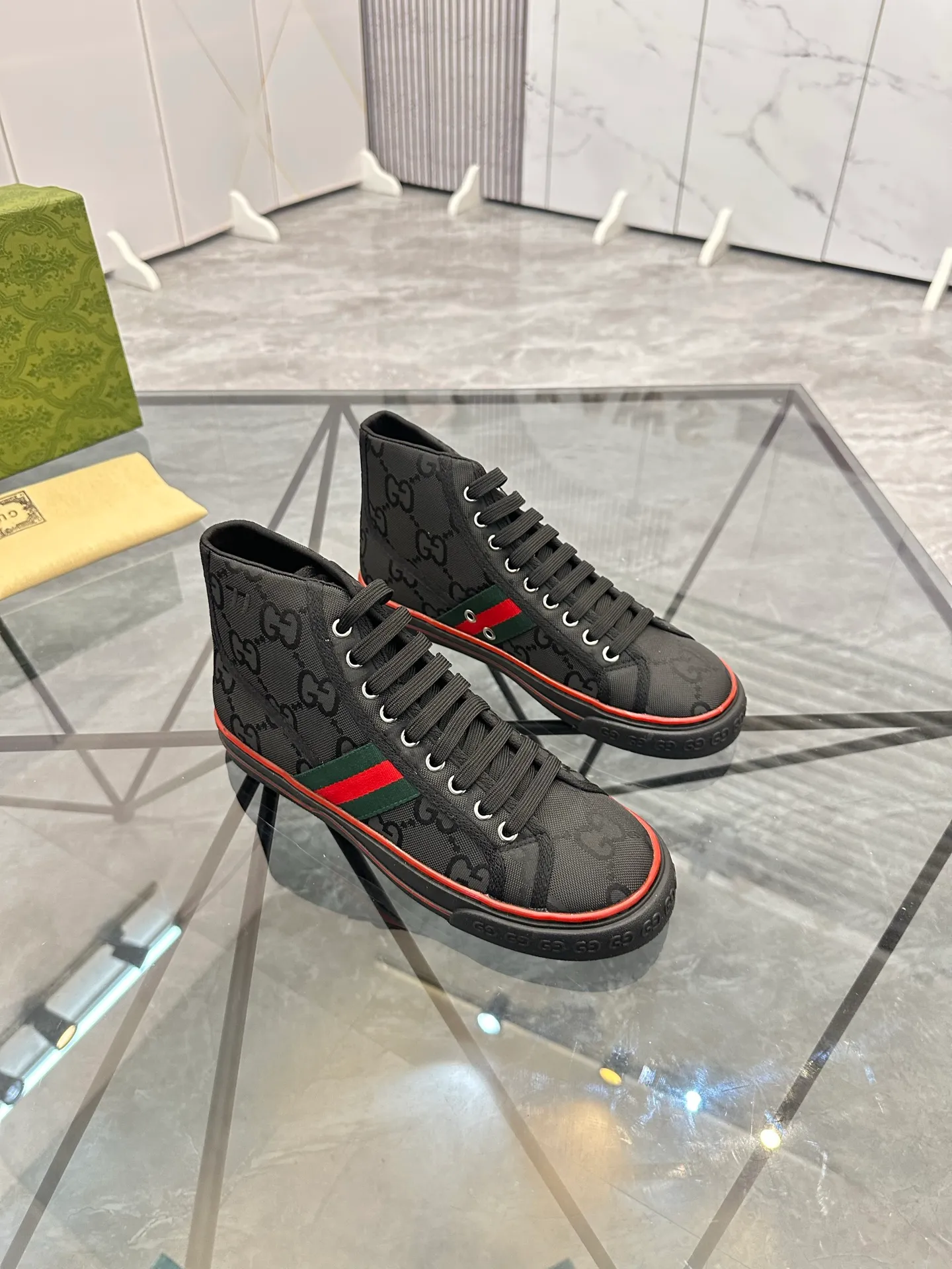 Men's shoes: 💰P420¥ Product trademark: Gucci* "Gucci*" high-top casual shoes Regular size: 38-44 (can be customized to 45.46.) Product materials: Original material from the upper counter, breathable lining, original outsole. Number: 661